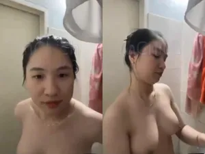 Gái vú bự, vừa call với eny vừa tắm